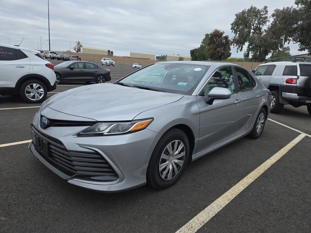 2022 Toyota Camry Hybrid LE photo 2
