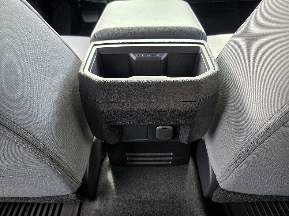 2025 Toyota Tacoma SR5 photo 14