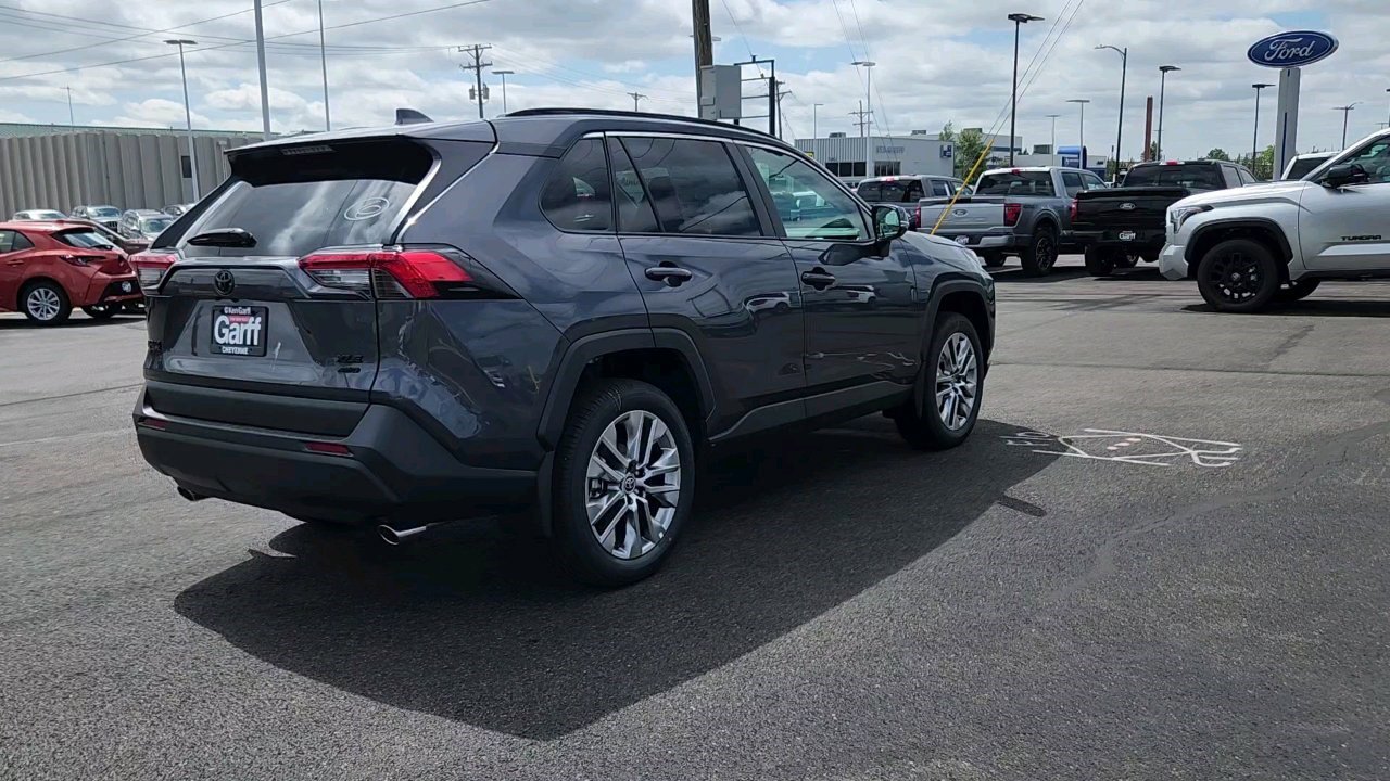 2025 Toyota RAV4 XLE Premium photo 5