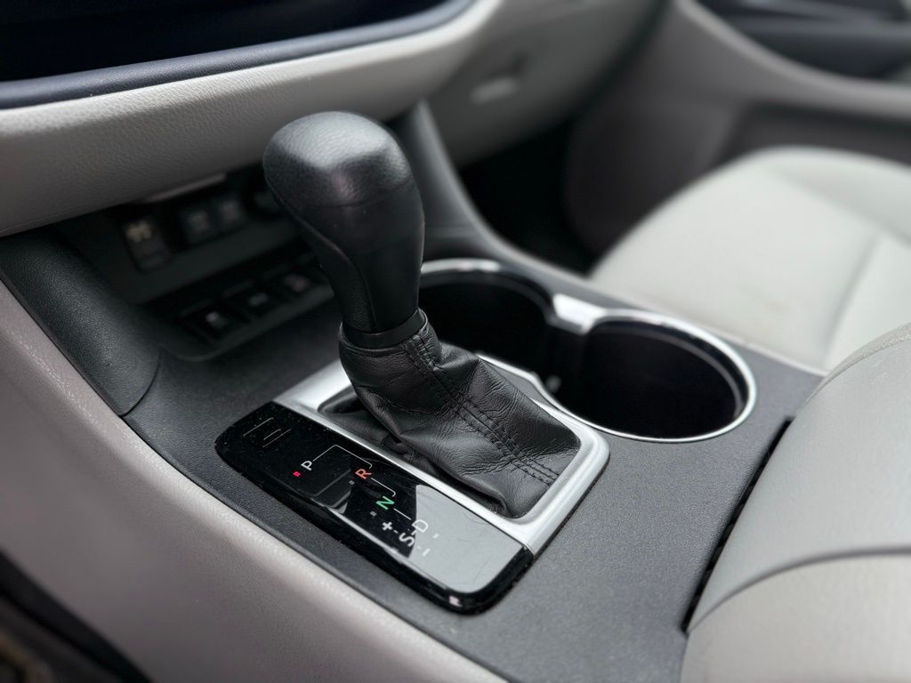 2019 Toyota Highlander LE photo 9