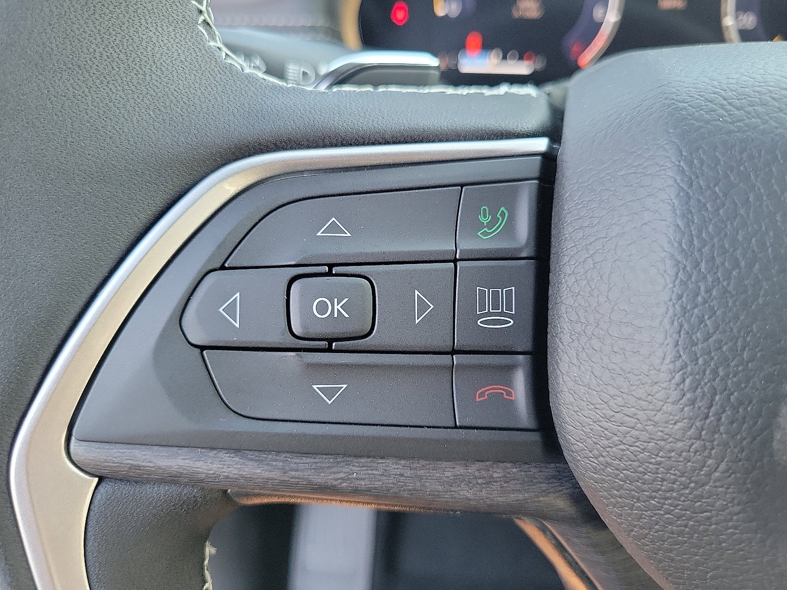 2025 Jeep Grand Cherokee Limited photo 4