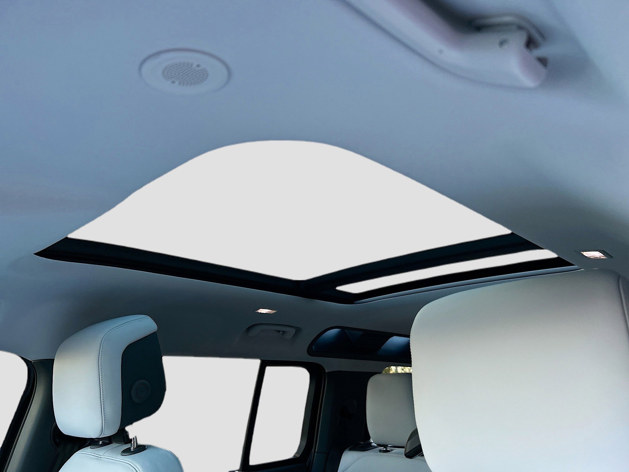 2025 Land Rover Defender 110 S photo 18