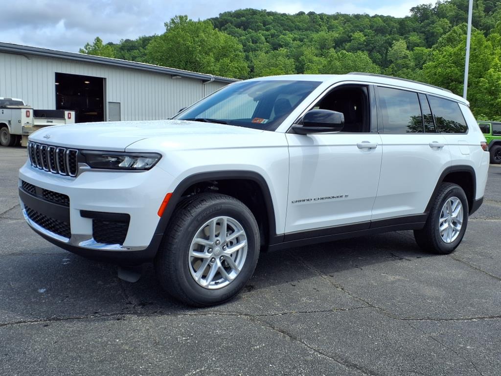 2025 Jeep Grand Cherokee Laredo X photo 2