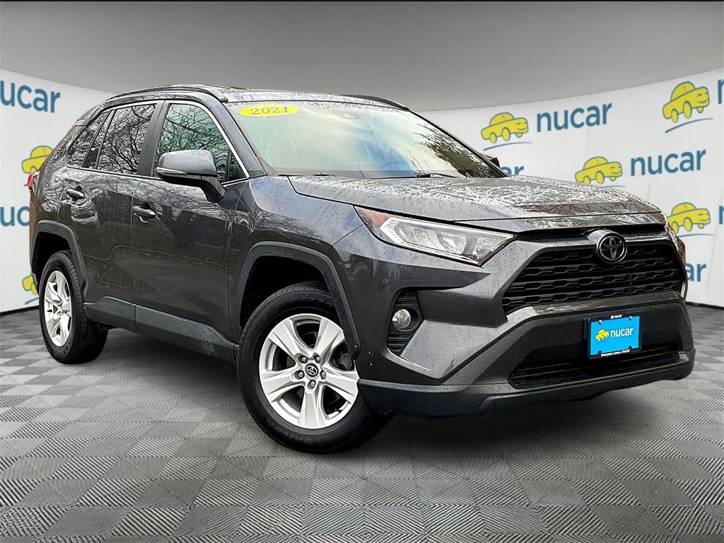 2021 Toyota RAV4 XLE's photo