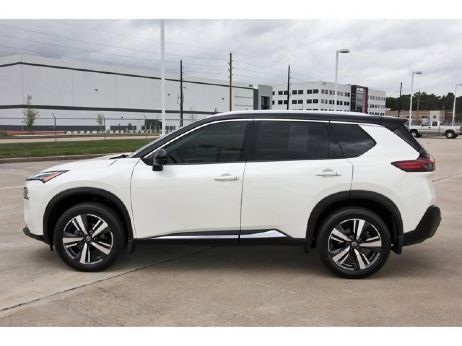 2021 Nissan Rogue SL White at TX Auto Group