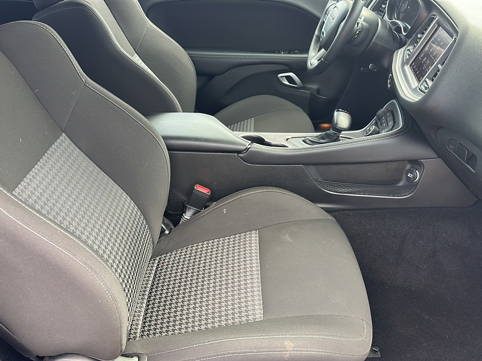 2022 Dodge Challenger GT photo 4