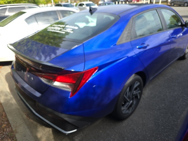 2025 Hyundai Elantra SEL Sport photo 3
