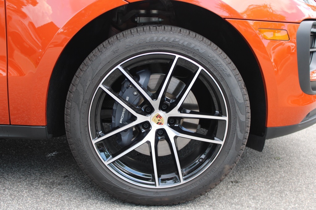 2024 Porsche Macan T photo 14