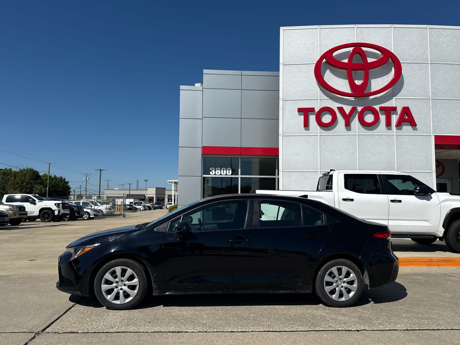 Used 2024 Toyota Corolla LE with VIN 5YFB4MDE4RP133535 for sale in Northfield, Minnesota