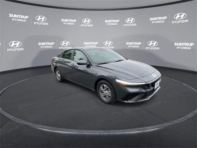 2025 Hyundai Elantra SE photo 2