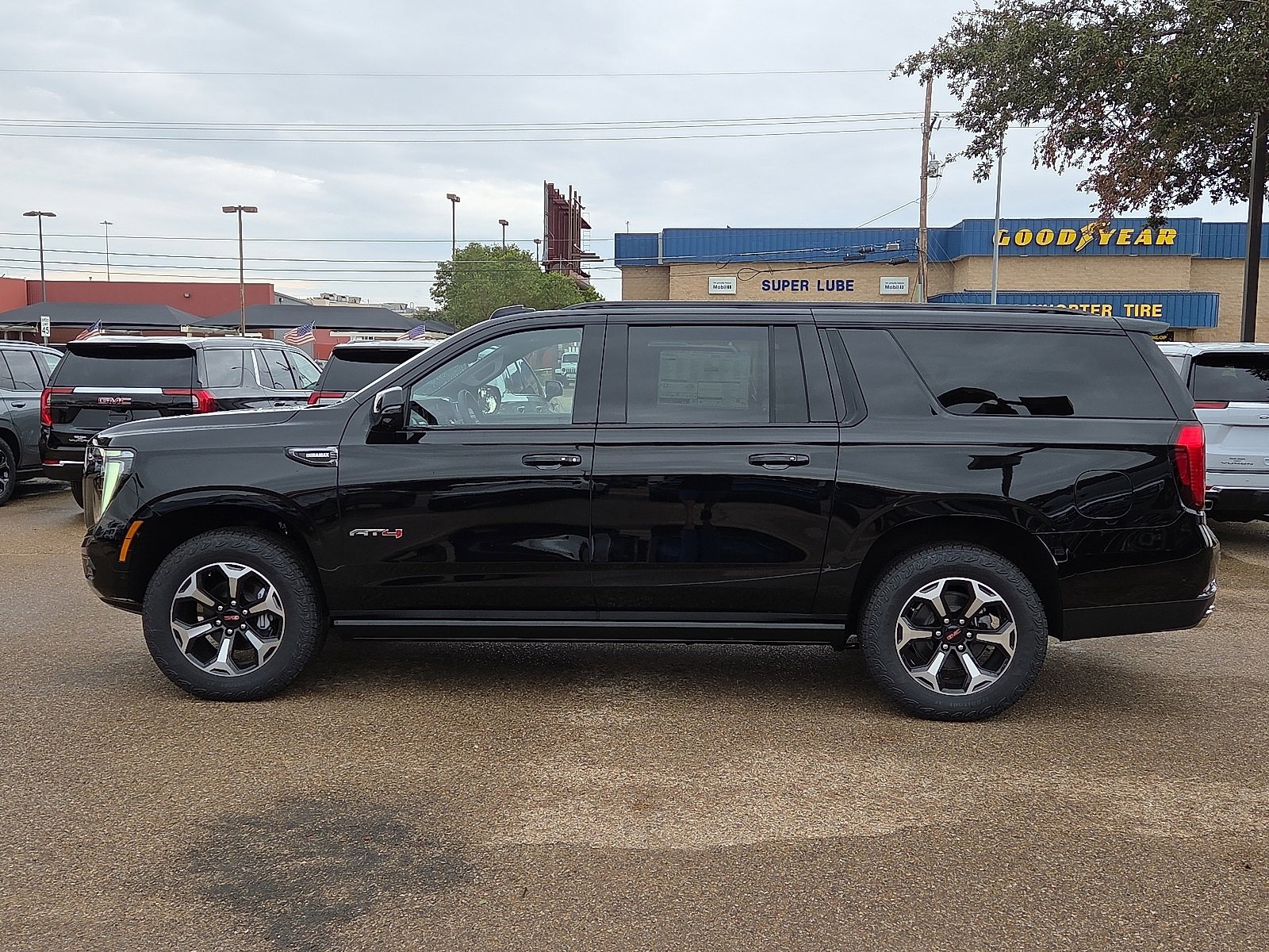 2026 Gmc Yukon XL AT4 photo 2