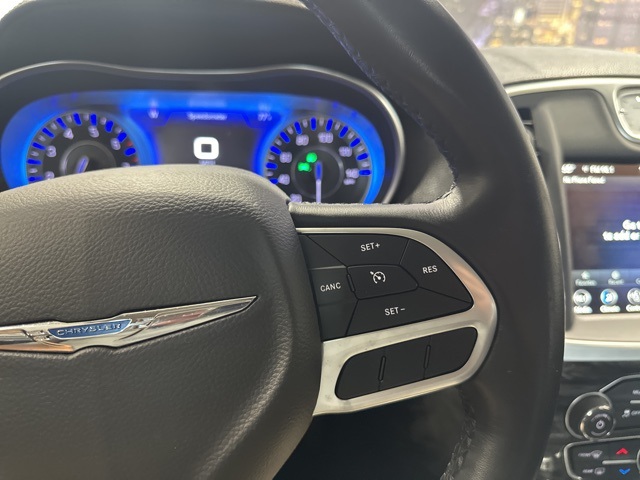 2022 Chrysler 300 Touring L photo 22
