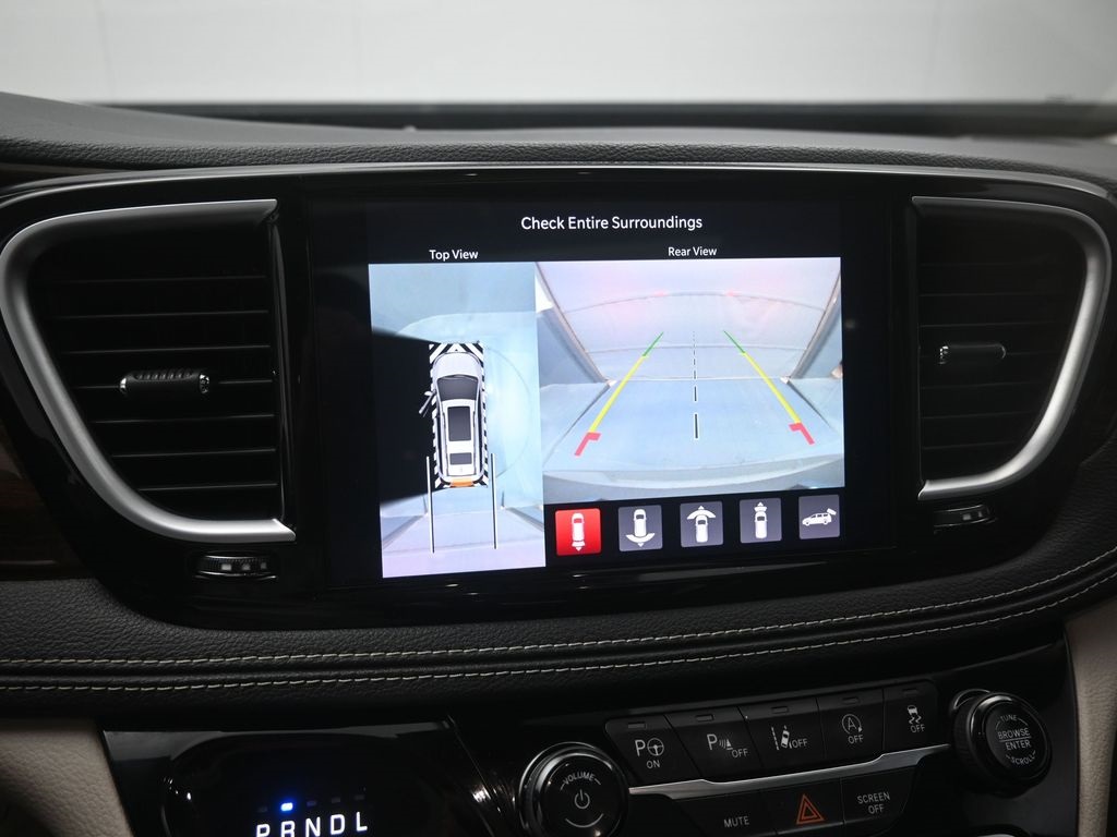 2022 Chrysler Pacifica Limited photo 3