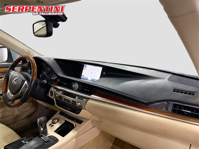 2014 Lexus ES 300h photo 25