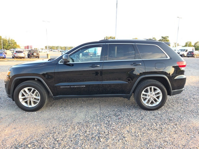 2017 Jeep Grand Cherokee Laredo photo 2