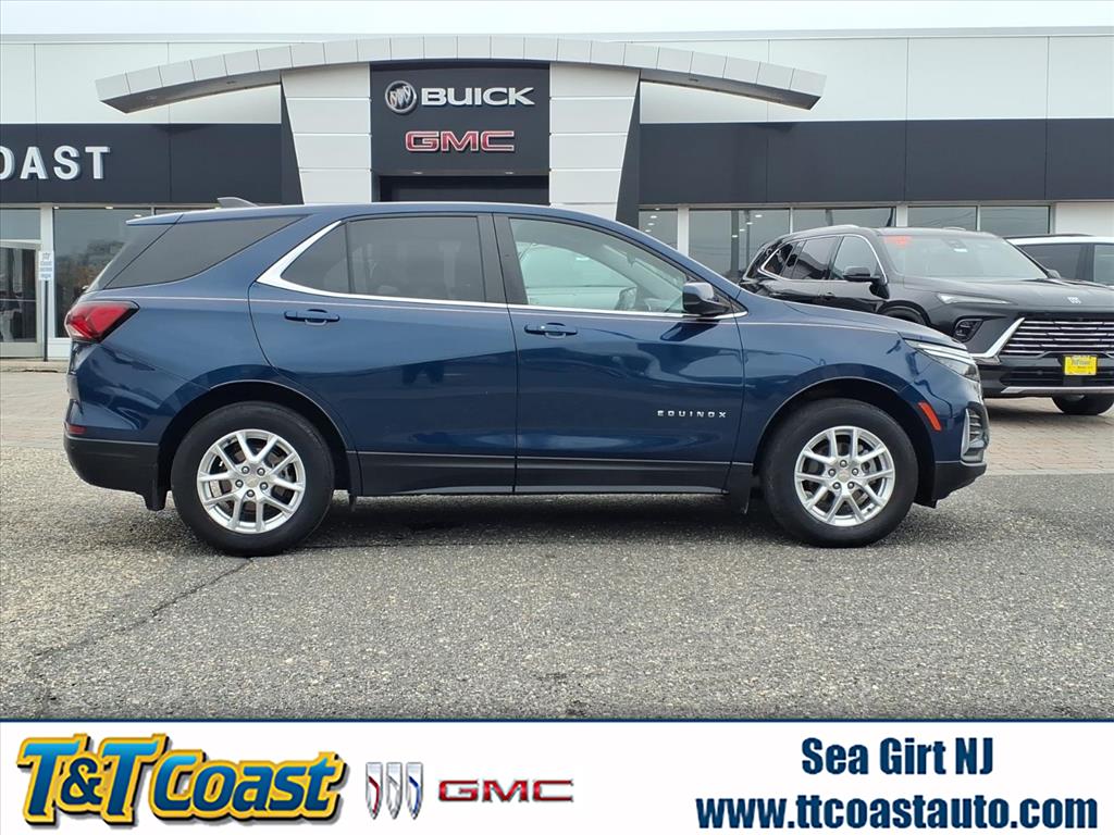 2022 Chevrolet Equinox LT's photo