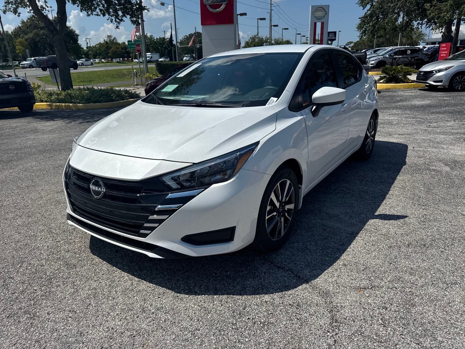 2025 Nissan Versa 1.6 SV photo 2