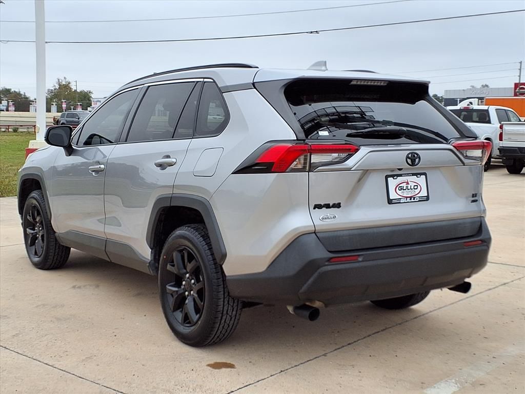 2021 Toyota RAV4 LE photo 2
