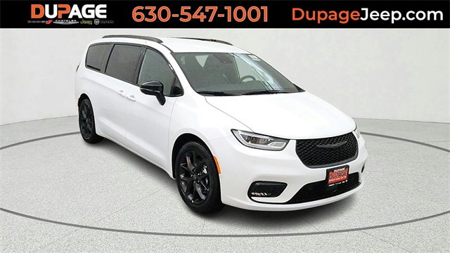 2026 Chrysler Pacifica Select's photo