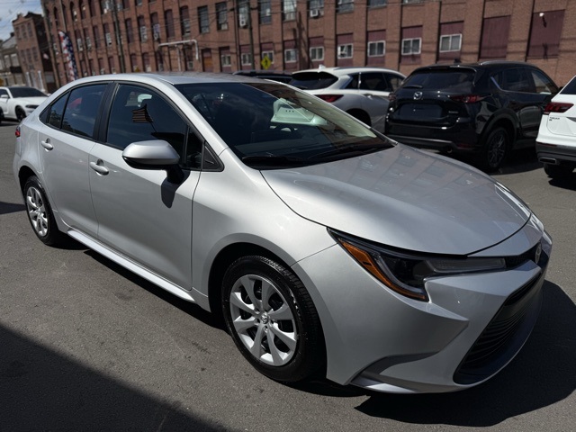 2025 Toyota Corolla LE photo 2