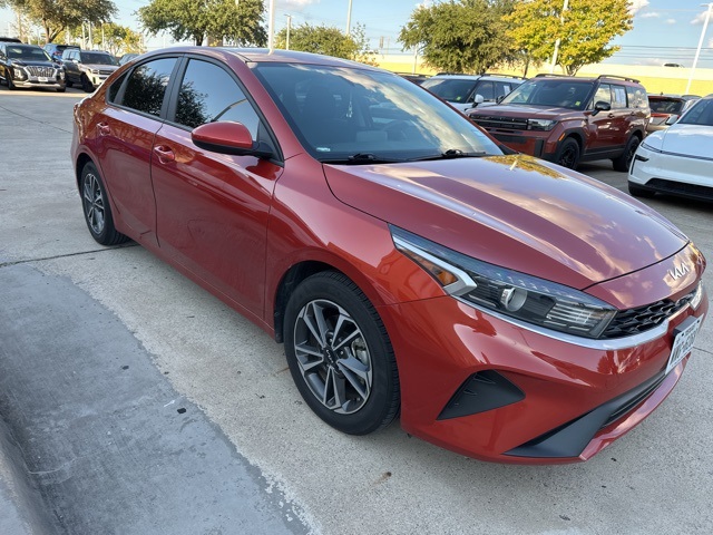 2023 Kia Forte LXS photo 3