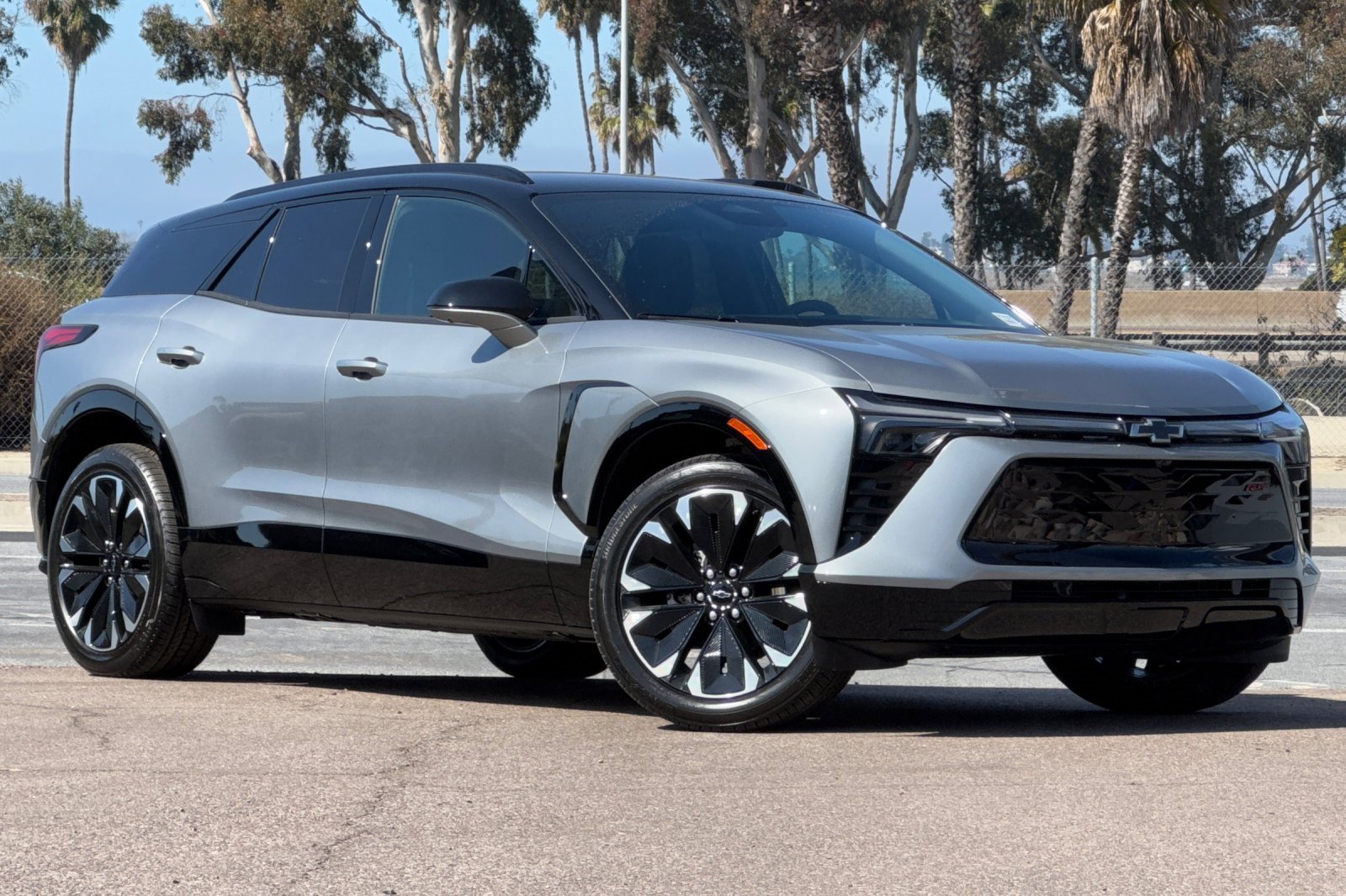 2025 Chevrolet Blazer EV RS photo 2