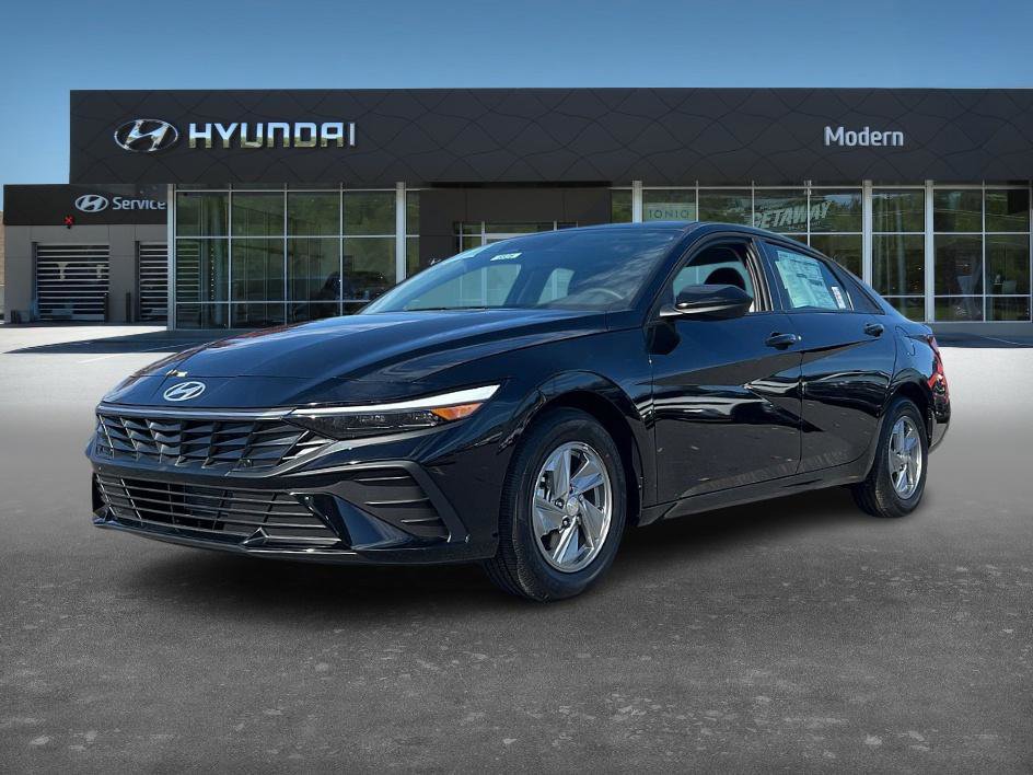 2026 Hyundai Elantra SE's photo