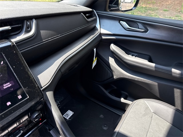 2025 Jeep Grand Cherokee Altitude X photo 20