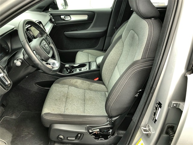 2024 Volvo XC40 Core photo 2