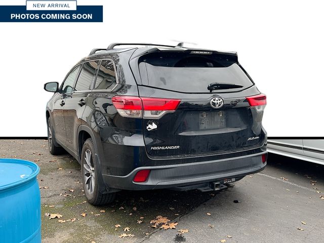 2019 Toyota Highlander XLE photo 2