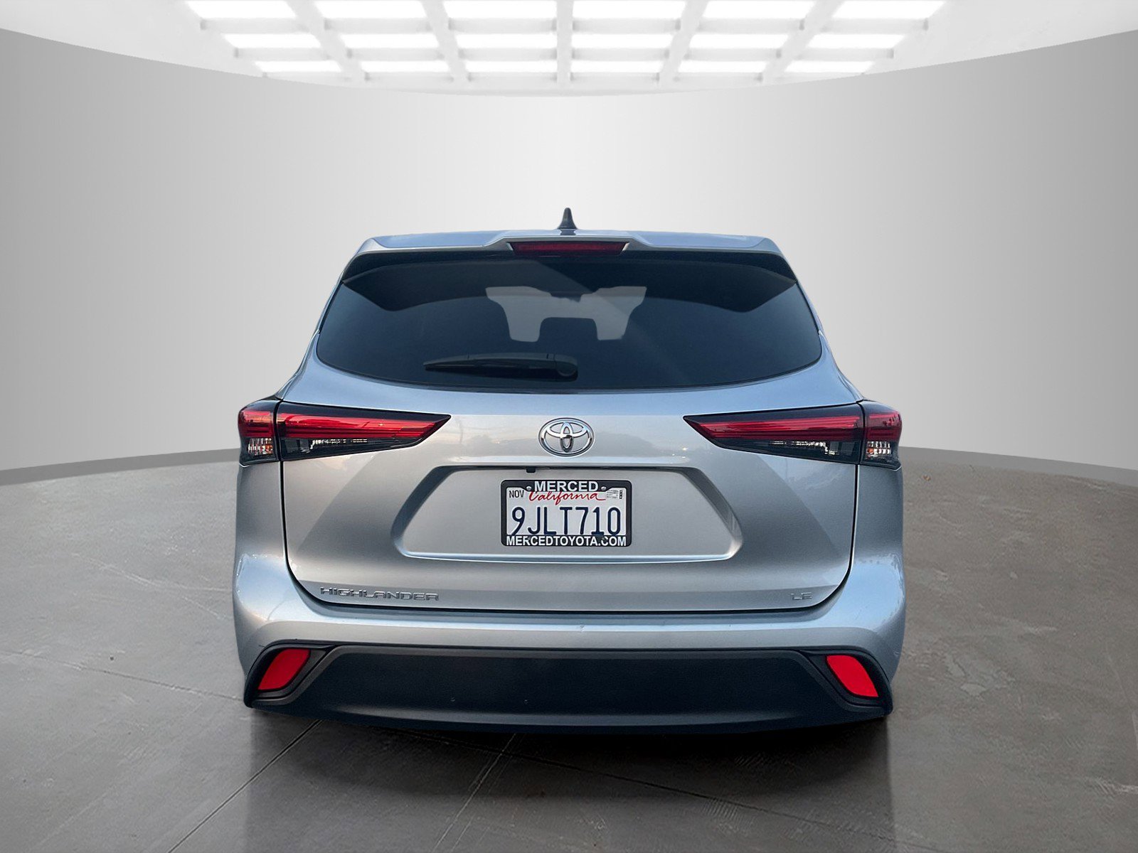 2023 Toyota Highlander LE photo 4