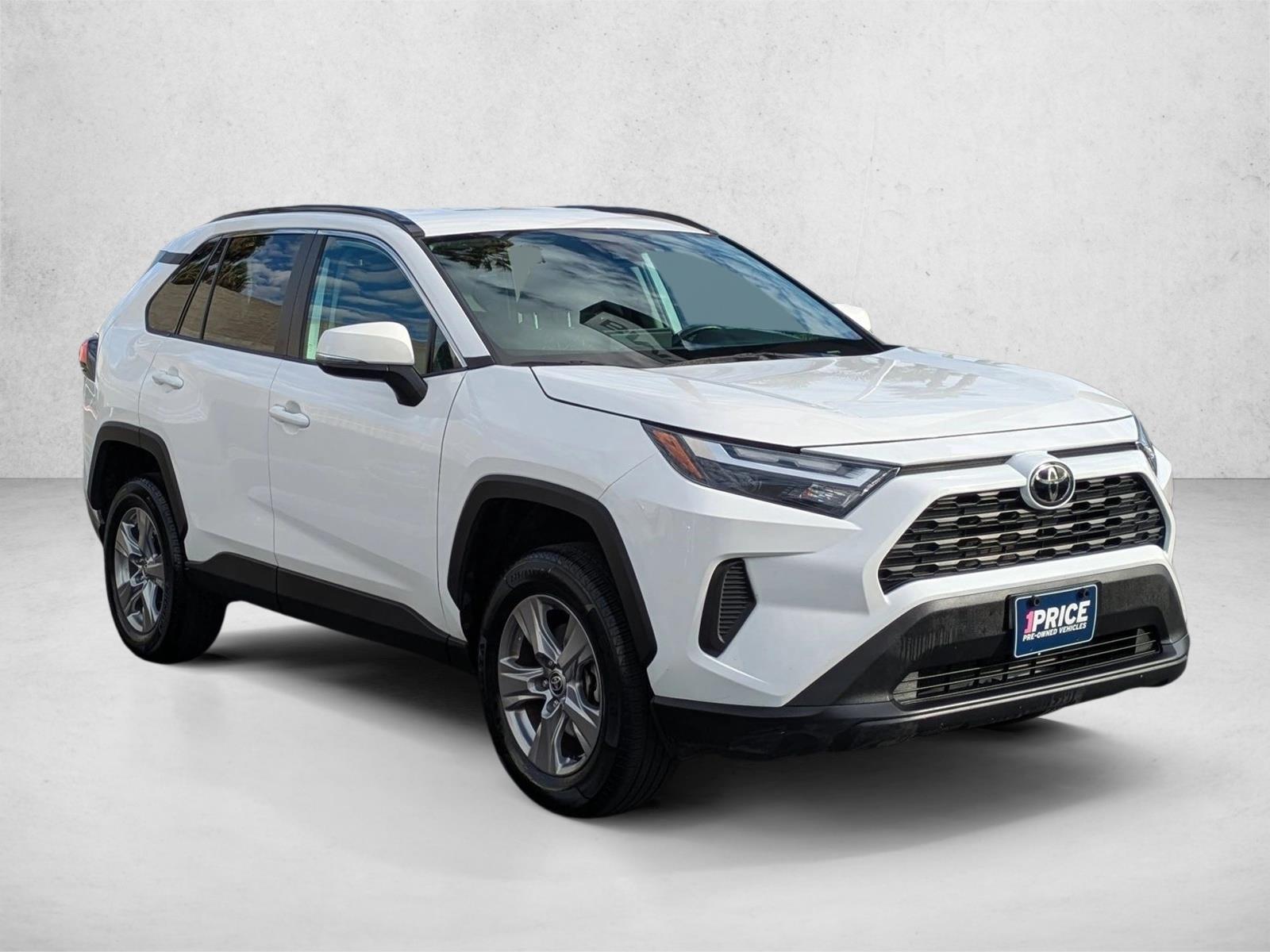 2024 Toyota RAV4 XLE photo 2