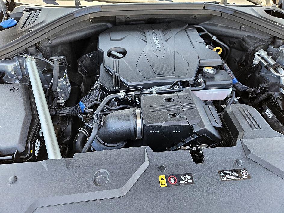 2023 Genesis GV70 2.5T photo 16