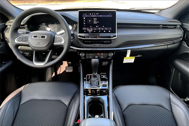 2026 Jeep Compass Latitude Altitude photo 2