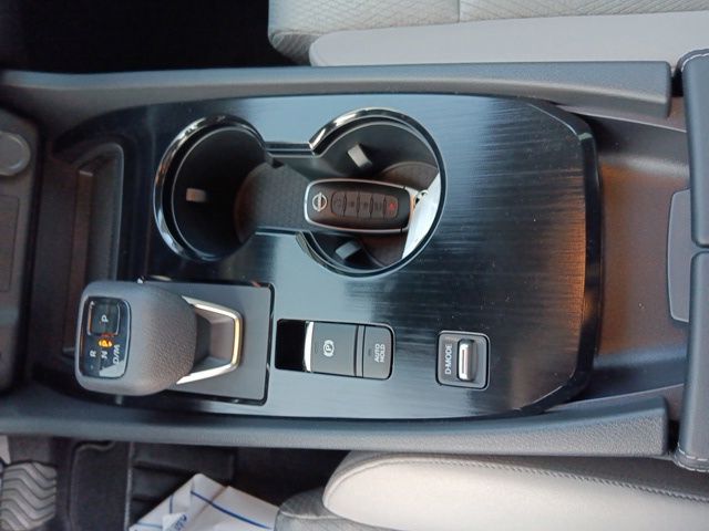 2025 Nissan Rogue SV photo 17