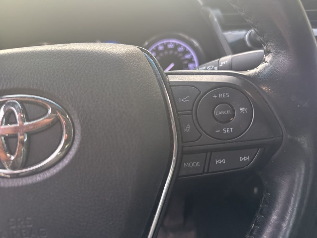 2019 Toyota Camry SE photo 11