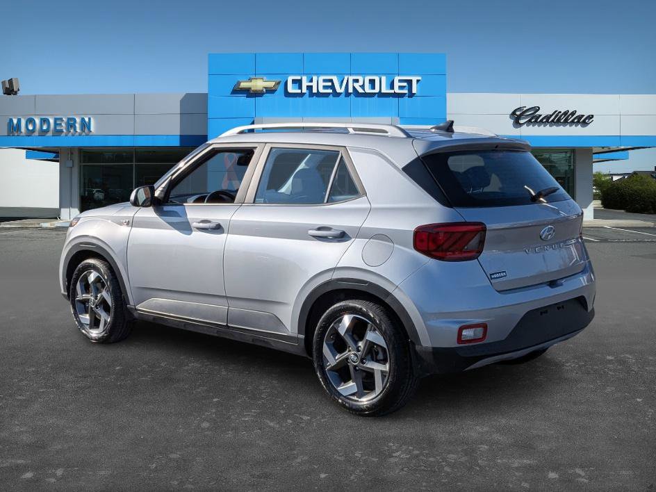 2022 Hyundai Venue SEL Limited photo 2