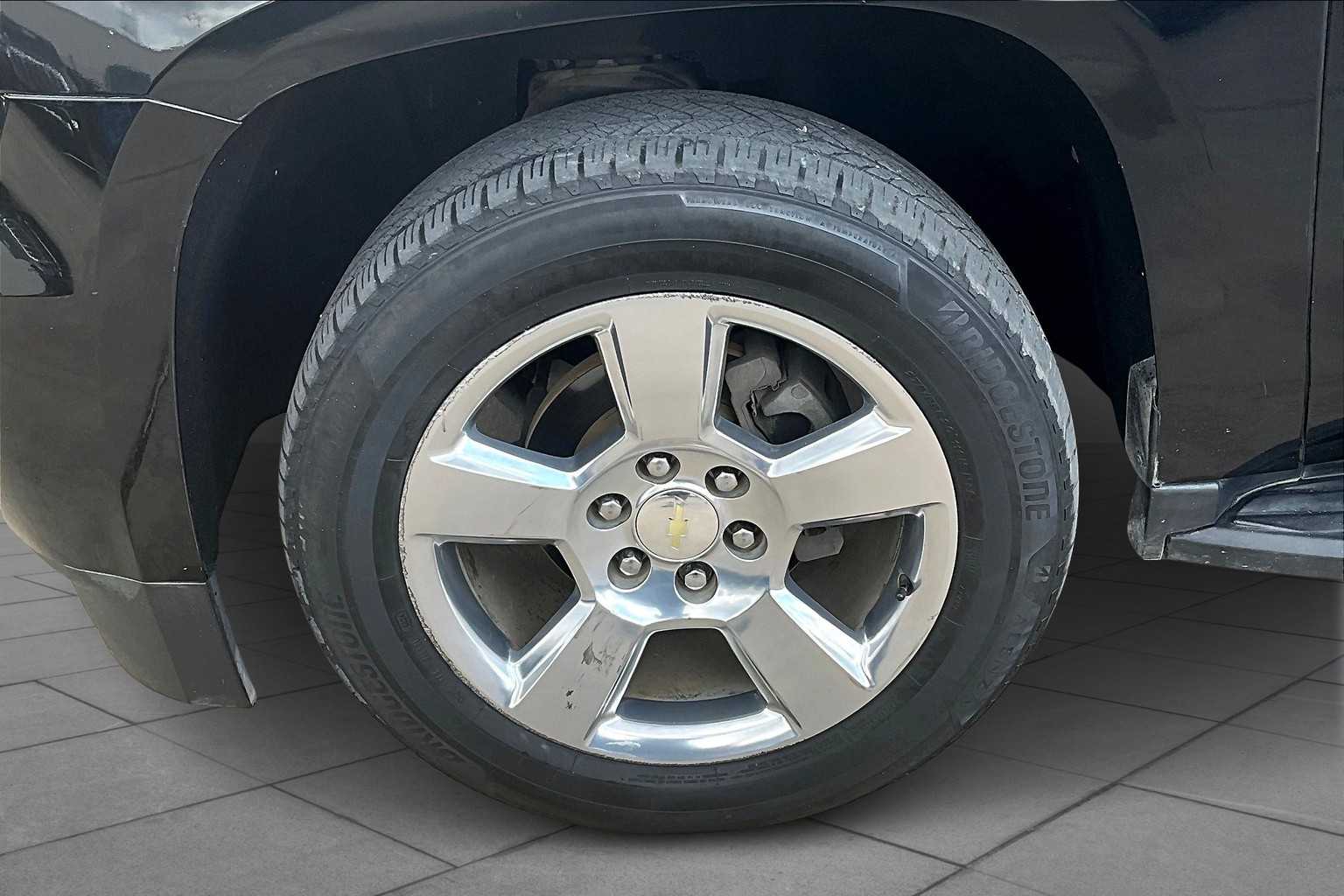2019 Chevrolet Suburban LT photo 10