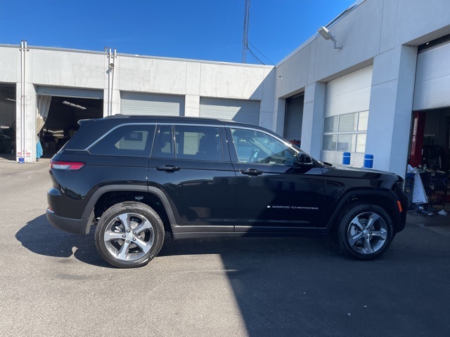 2025 Jeep Grand Cherokee Limited photo 6