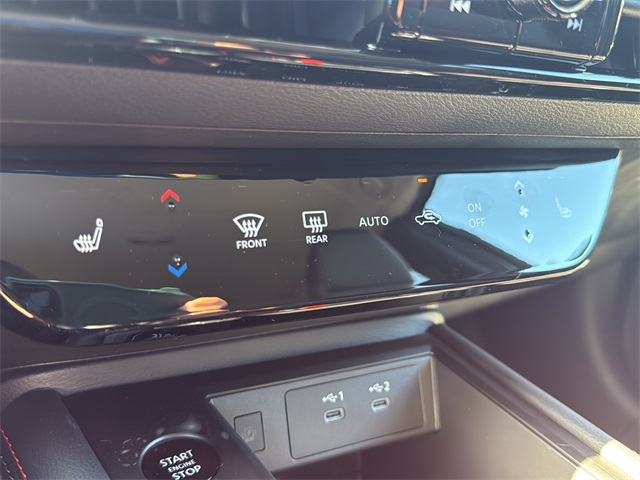 2026 Nissan Kicks SR photo 26