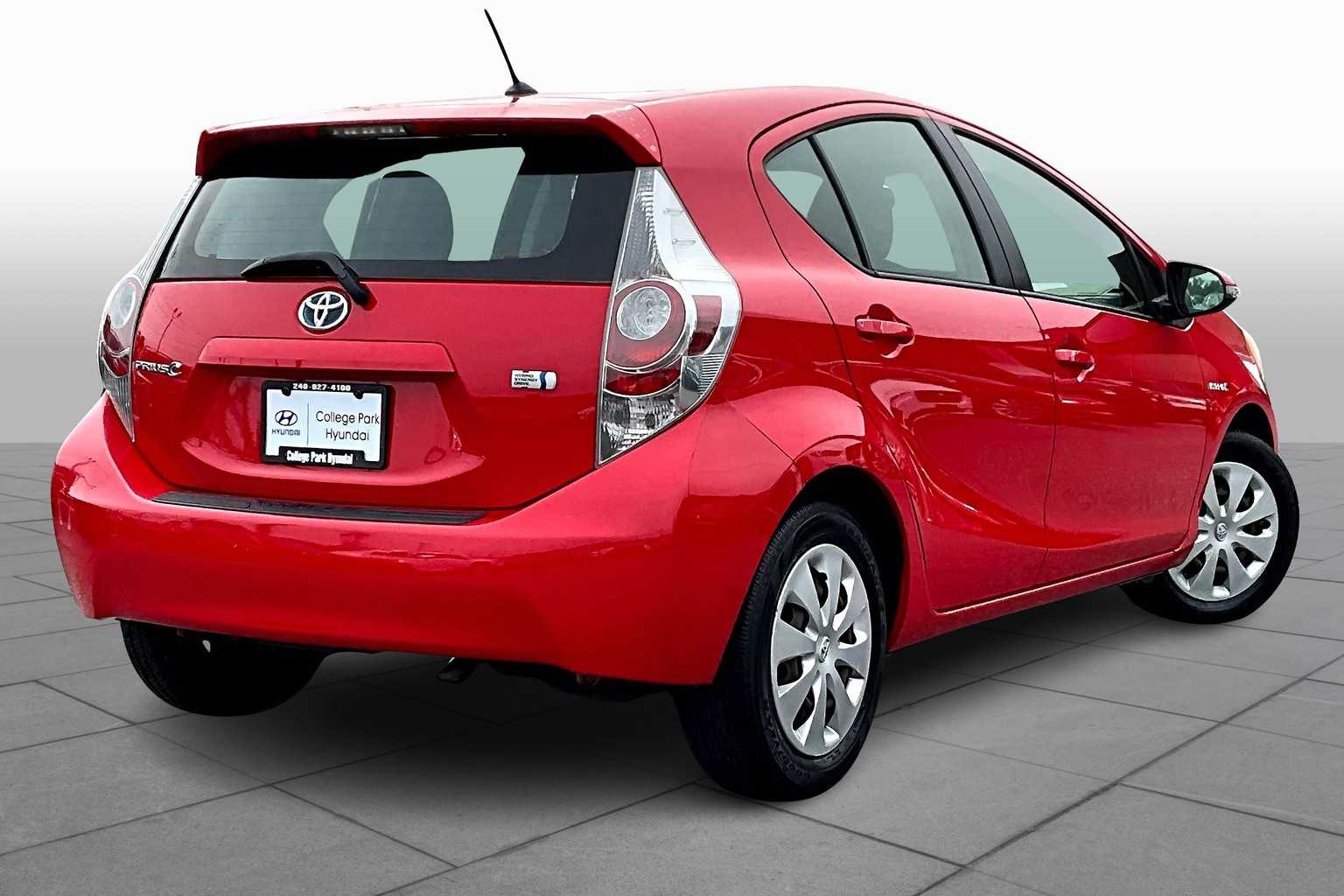 2013 Toyota Prius C Two photo 12