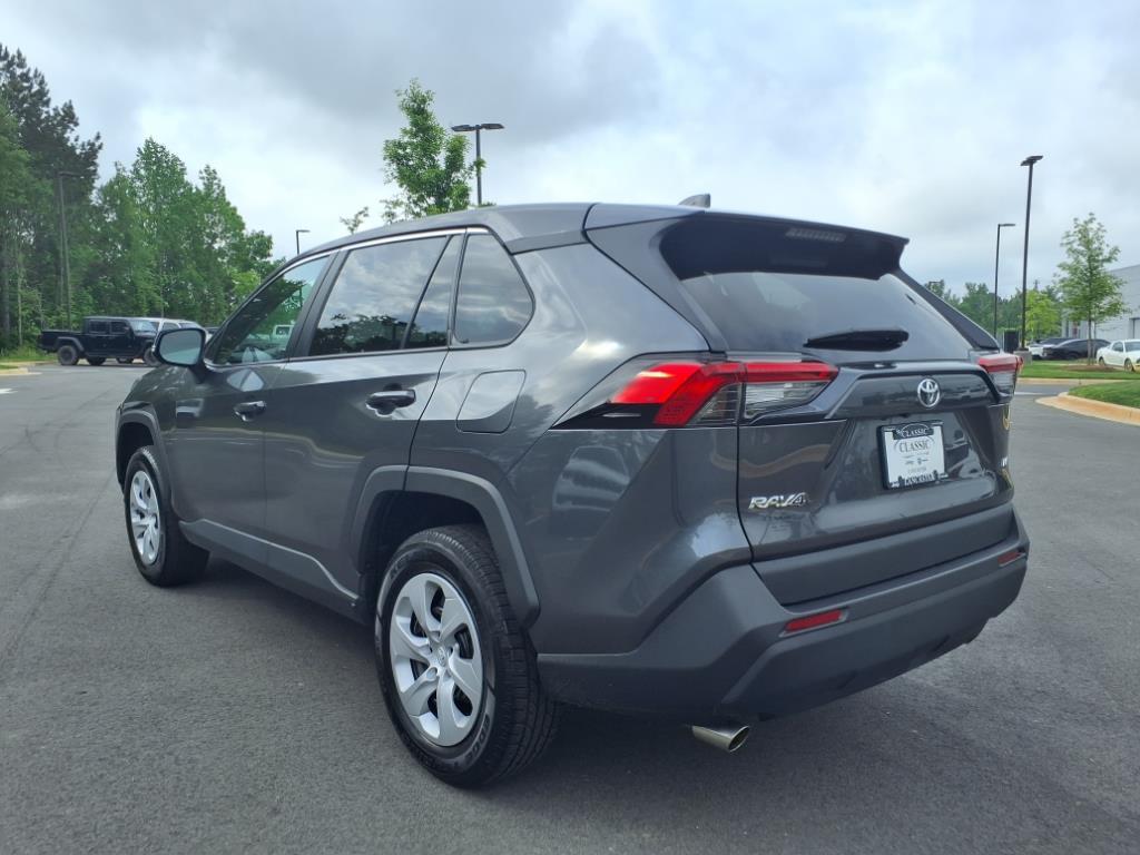 2024 Toyota RAV4 LE photo 9
