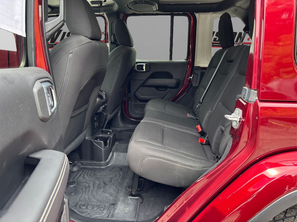 2021 Jeep Wrangler Unlimited Sahara photo 9