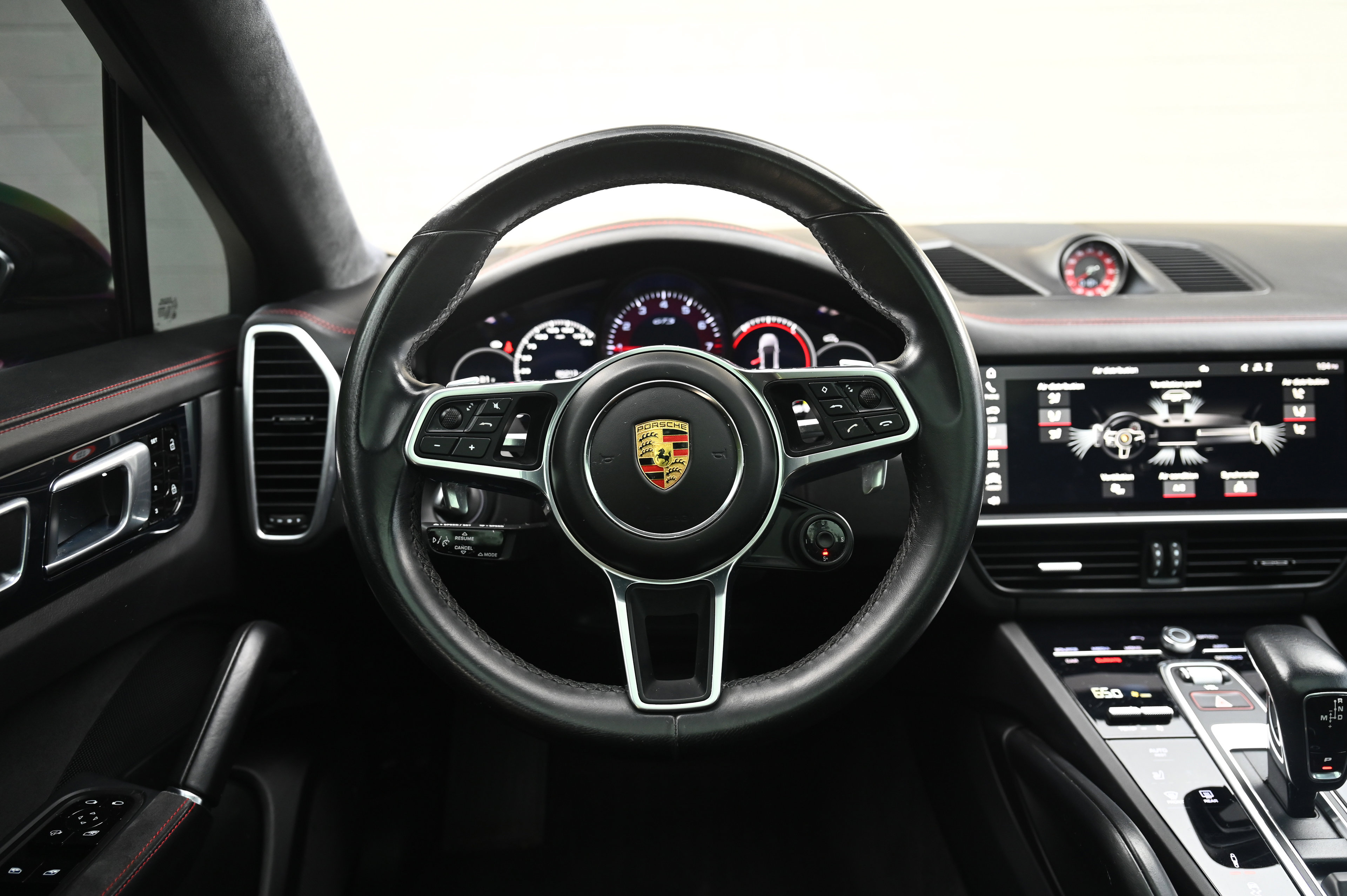 2021 Porsche Cayenne GTS Coupe photo 36