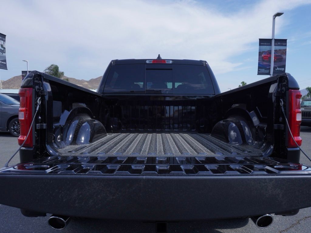 New 2026 Diamond Black Crystal Pearl-Coat Exterior Paint RAM Big Horn Sport Appearance Edition image 5