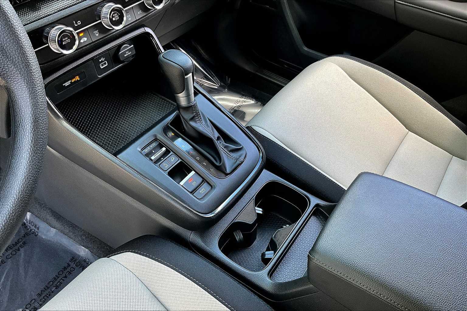 2025 Honda CR-V LX photo 15