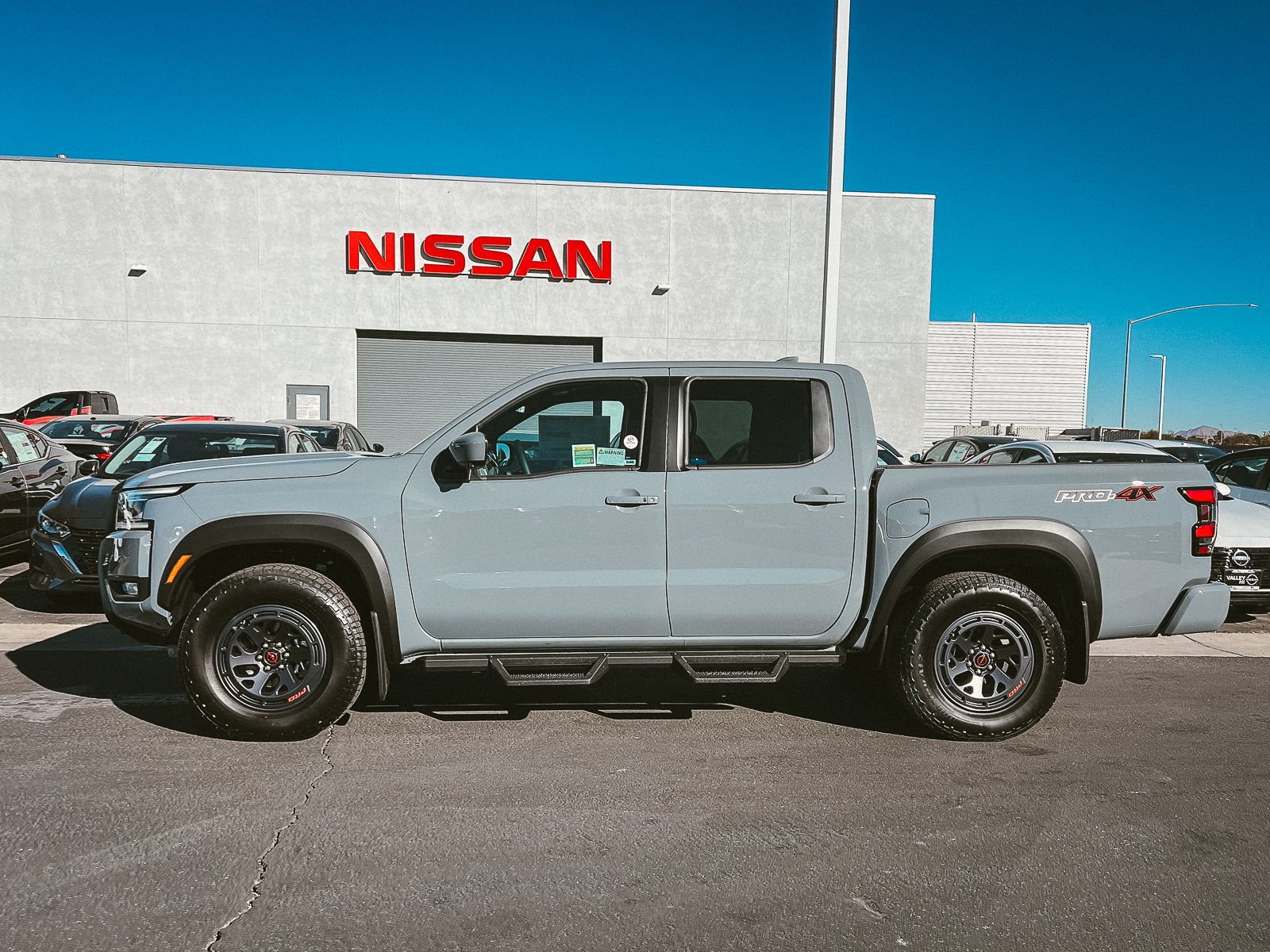 2025 Nissan Frontier PRO-4X photo 2