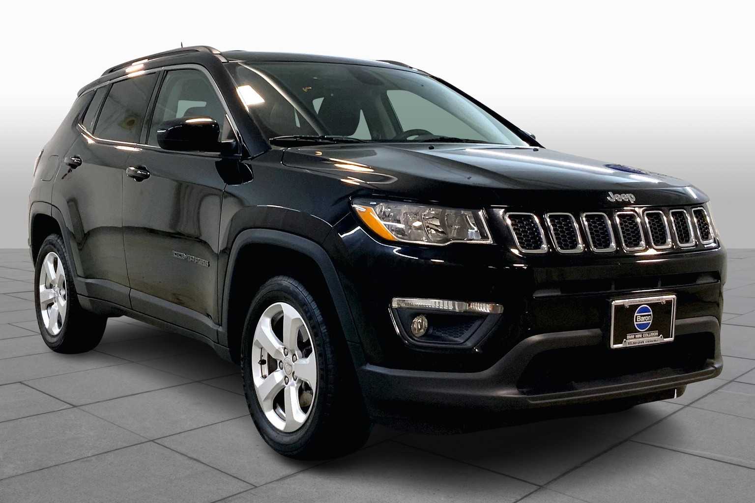Used 2018 Jeep Compass Latitude with VIN 3C4NJDBB0JT100225 for sale in Kansas City