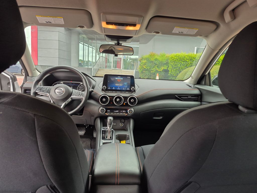2023 Nissan Sentra SR photo 9