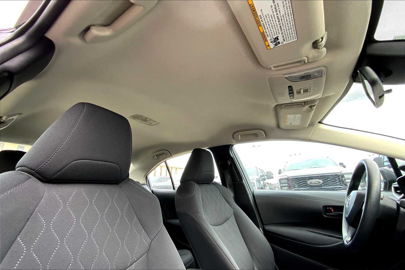 2022 Toyota Corolla LE photo 24